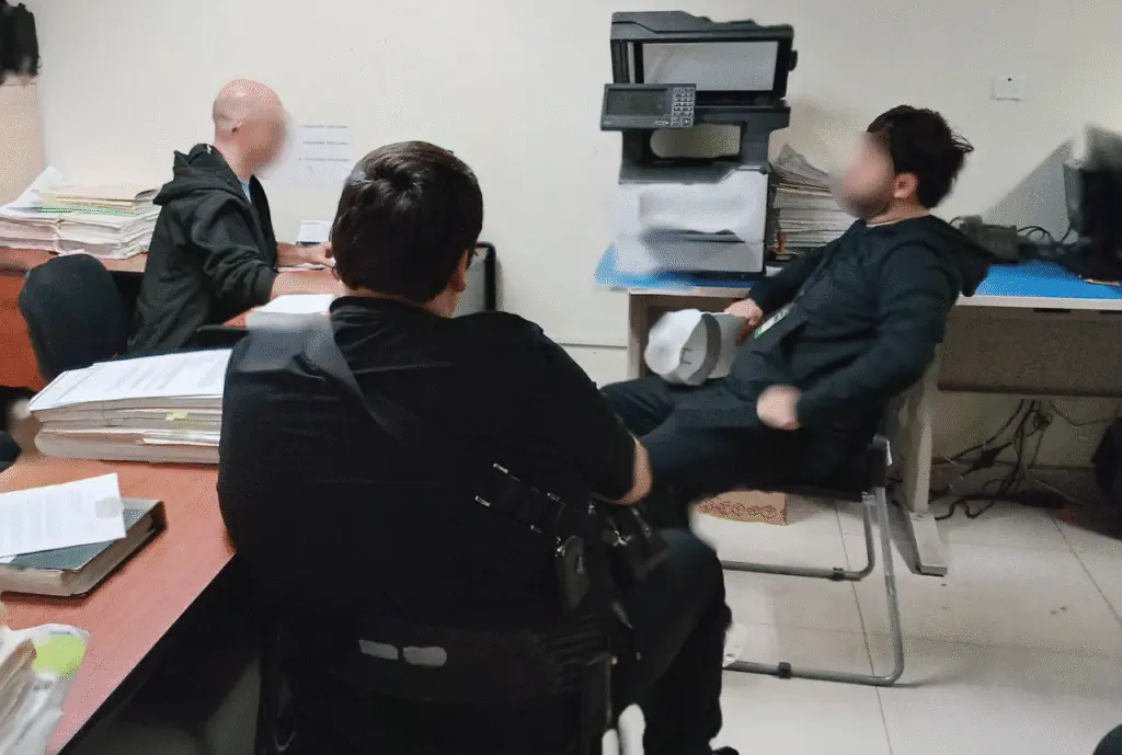 Luis R. Conriquez comparece ante Fiscalía de Jalisco por posible apología del delito