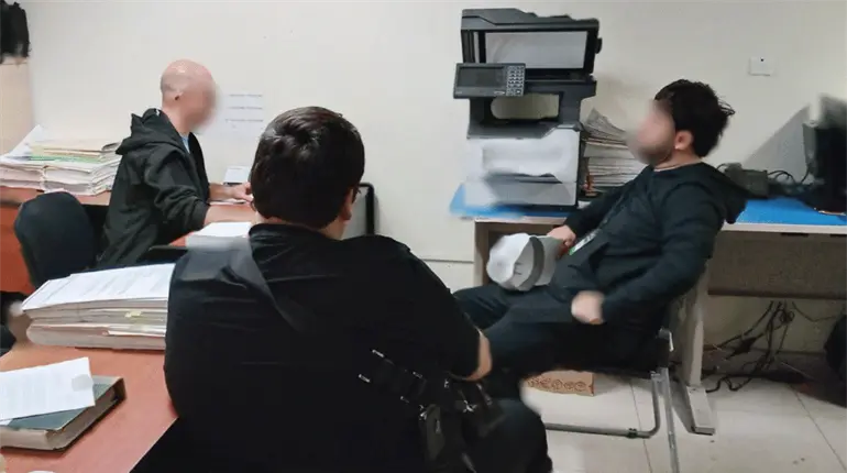 Luis R. Conriquez comparece ante Fiscalía de Jalisco por posible apología del delito