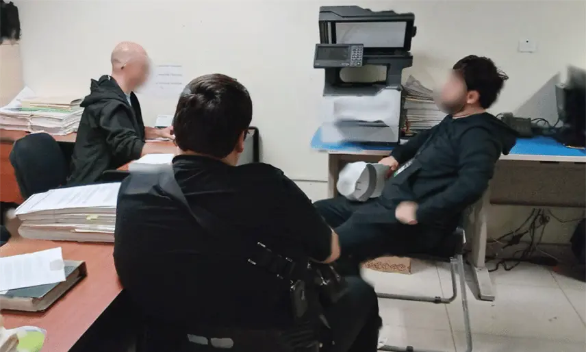 Luis R. Conriquez comparece ante Fiscalía de Jalisco por posible apología del delito