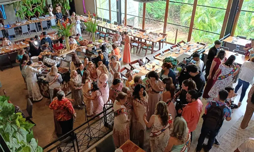 Por primera vez, encuentro reúne a más de 100 embajadoras y Flores de Oro