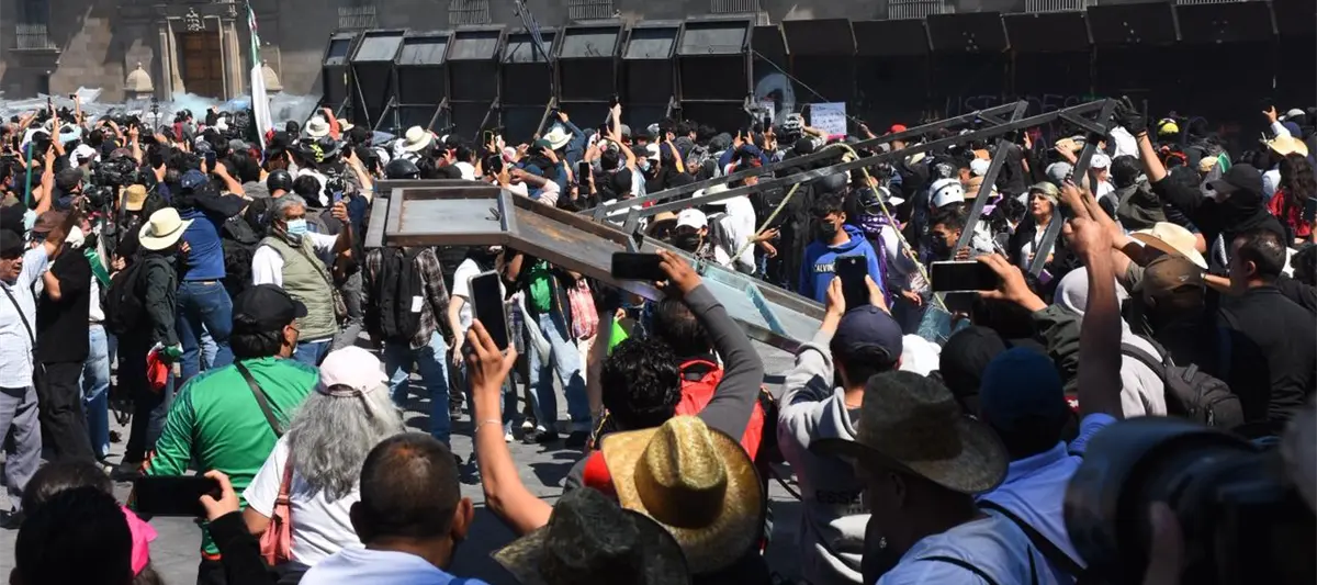 Marcha de la Generación Z deja 40 detenidos y 100 policías lesionados en CDMX