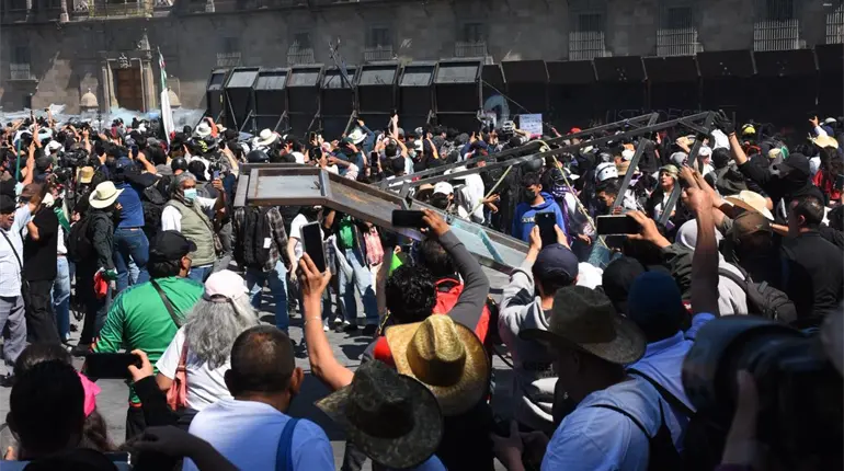 Marcha de la Generación Z deja 40 detenidos y 100 policías lesionados en CDMX
