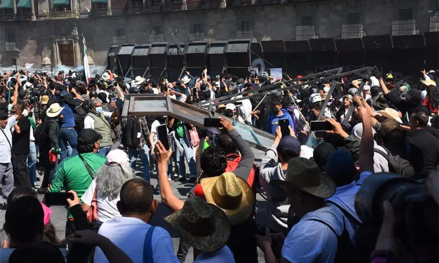 Marcha de la Generación Z deja 40 detenidos y 100 policías lesionados en CDMX