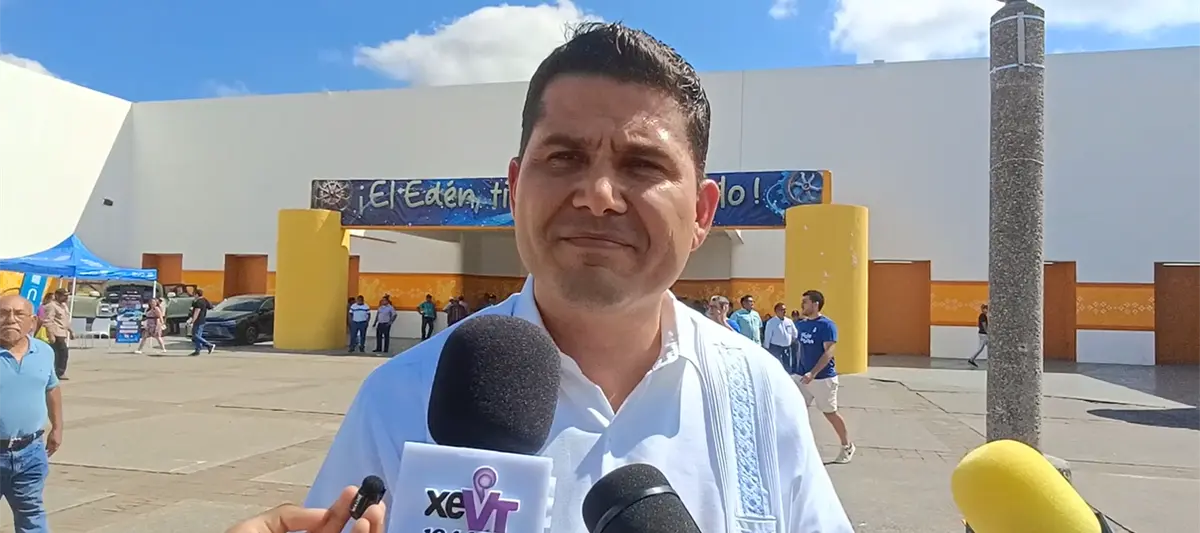 Delimita Protección Civil tránsito peatonal frente al hotel Robert Palace ante caída de vidrios del edificio