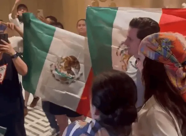 Recibe Fátima Bosch cariño de Tabasqueños en Tailandia