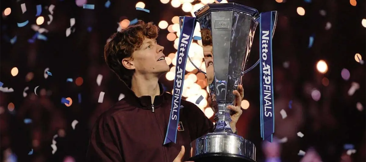 Jannik Sinner vence a Carlos Alcaraz y retiene el título de las ATP Finals