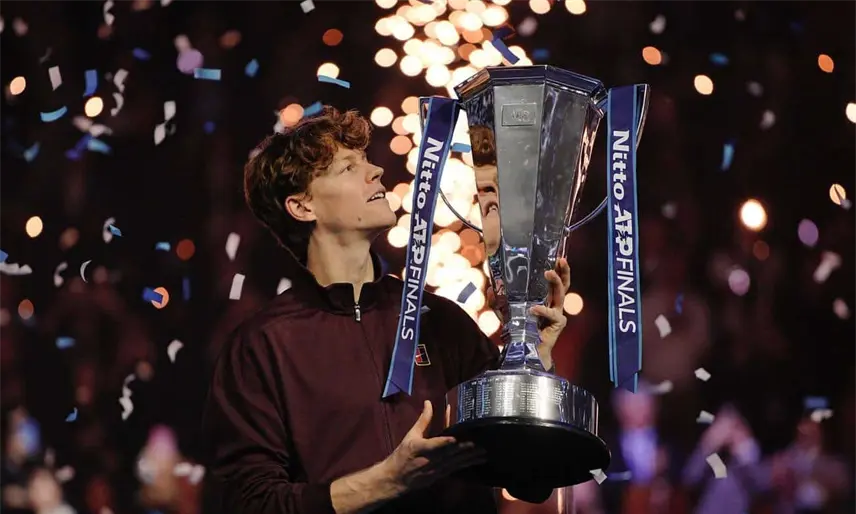 Jannik Sinner vence a Carlos Alcaraz y retiene el título de las ATP Finals