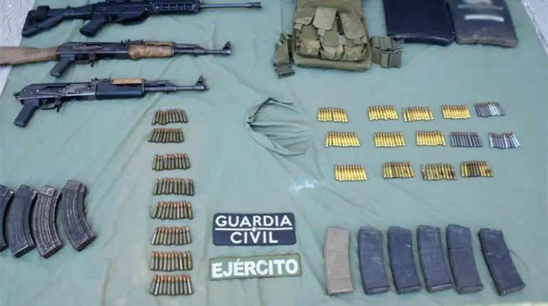 Gabinete de seguridad comparte detención de 12 personas y aseguramiento de arsenal en Michoacán