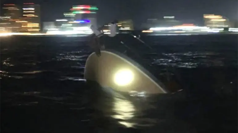 Se hunde embarcaci&oacute;n en Mazatl&aacute;n; rescatan a 11 tripulantes