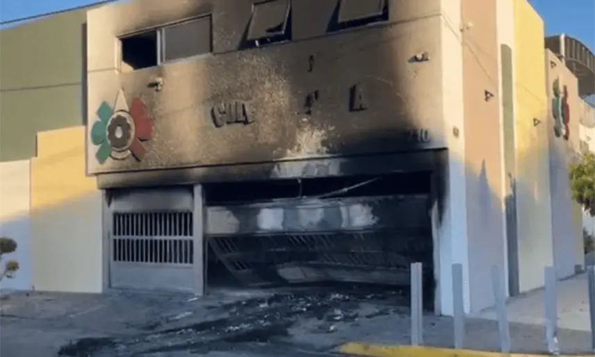 Atacan y prenden fuego a instalaciones de escuela privada en Culiacán