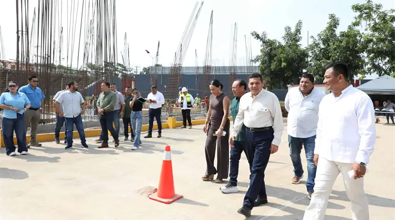 Supervisa gobernador construcci&oacute;n de Laboratorio y atestigua informe de labores en la UPCH