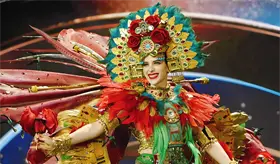 &iexcl;Diosa! Fantas&iacute;a e historia en Miss Universo con F&aacute;tima Bosch