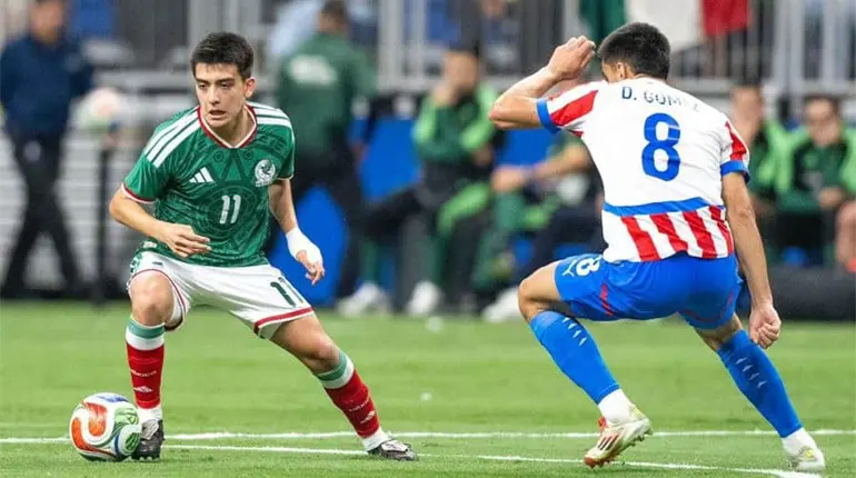 La selección mexicana termina el año con derrota 2-1 frente a Paraguay