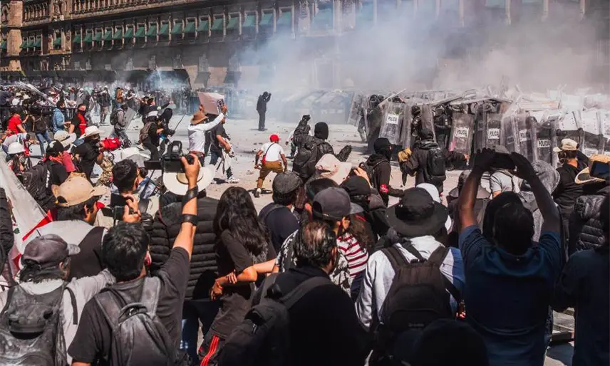 Pide Sheinbaum investigar al llamado "Bloque Negro" que hizo actos violentos en marcha de la Generación Z