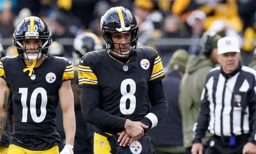 Aaron Rodgers, quarterback de Steelers no requeriría cirugía por fractura en muñeca