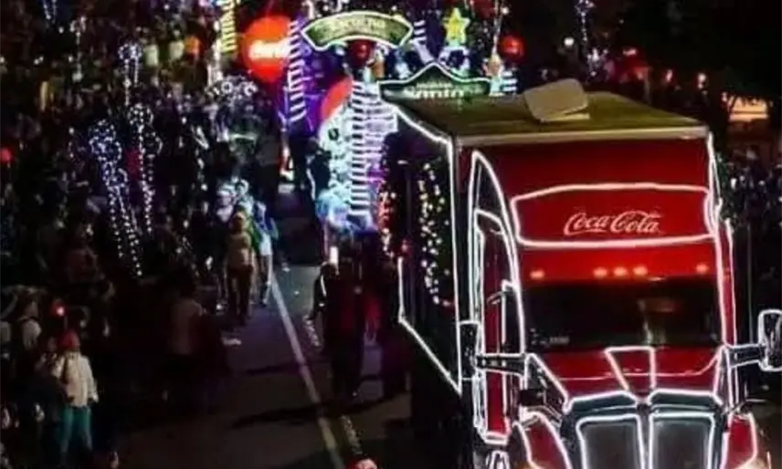 Piden a Cofepris suspender Caravanas Navideñas Coca-Cola por promocionar productos no saludables