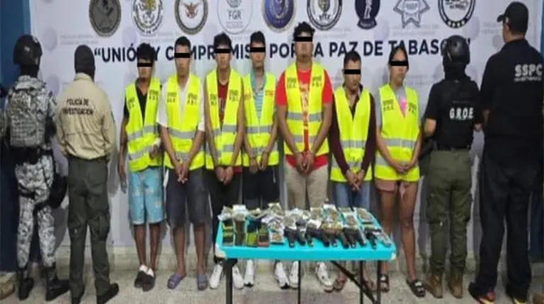Detienen a 8 personas en Jalpa de Méndez y Macuspana por narcomenudeo y portación de armas