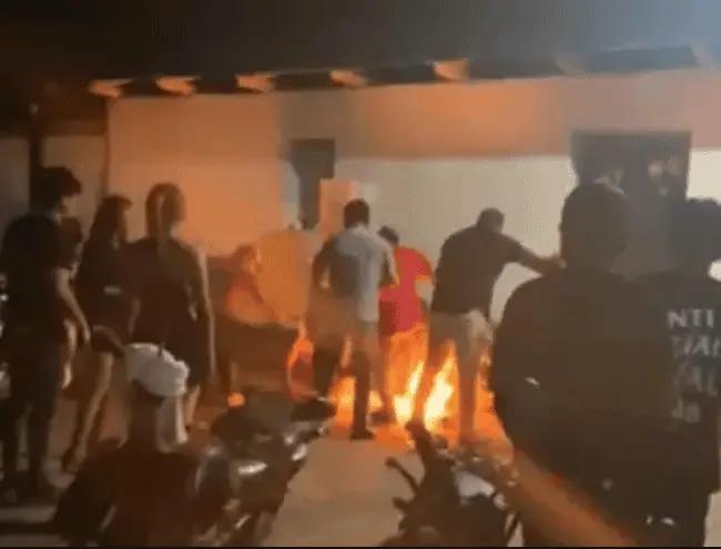 Detienen a sujeto que prendió fuego a un hombre en concierto en Chiapas