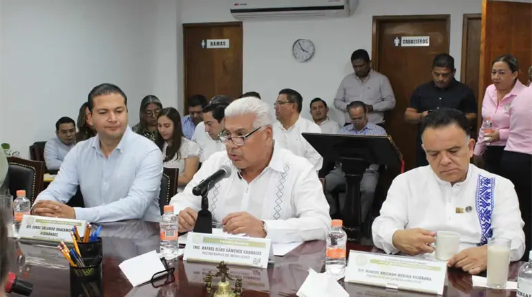 Acuerda Semovi con AMOTAC mesas de diálogo para atender permisos de paso sin que sean detenidos