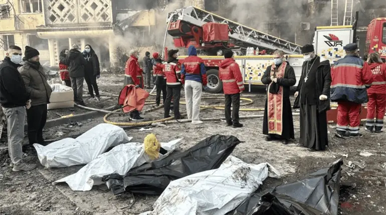 Bombardeo ruso asesina a 25 personas en Ucrania