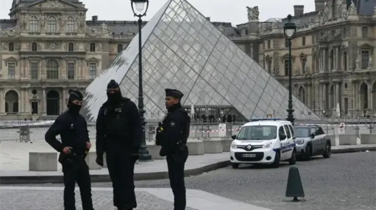 Louvre anuncia refuerzos en la seguridad con instalación de más cámaras y un puesto de policial