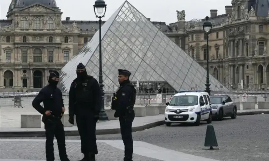 Louvre anuncia refuerzos en la seguridad con instalación de más cámaras y un puesto de policial