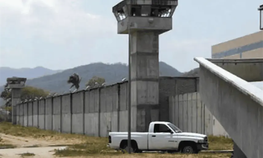 Se fuga interno de penal en Puerto Vallarta