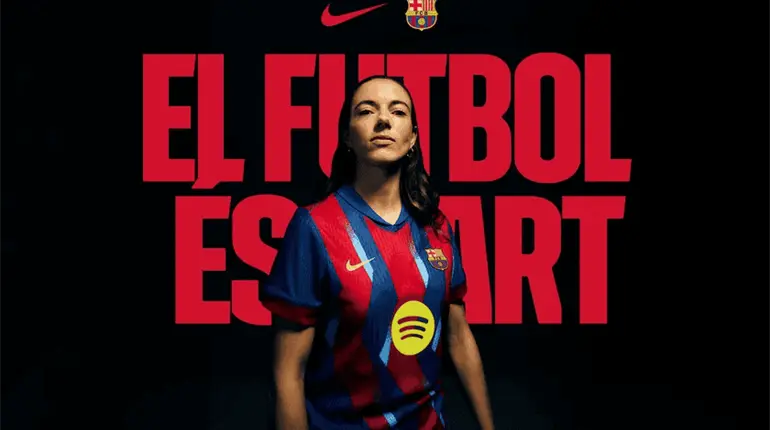 Barcelona presenta su cuarta equipación inspirada en un Clásico del 2005