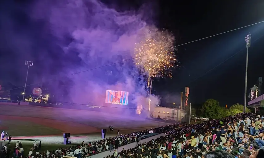 Se desborda Centenario ante coronación de Fátima Bosch como Miss Universo 2025