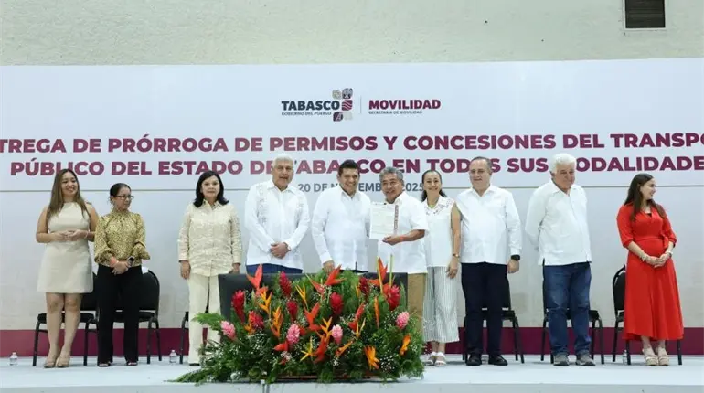Entrega gobierno prórroga a concesiones y permisos de transportistas del Estado de Tabasco