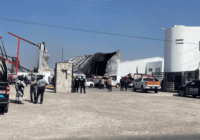 Incendio consume procesadora de frutas y verduras en Aguascalientes