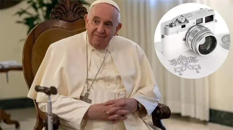 Subastan en 6.5 millones de euros una cámara Leica del papa Francisco