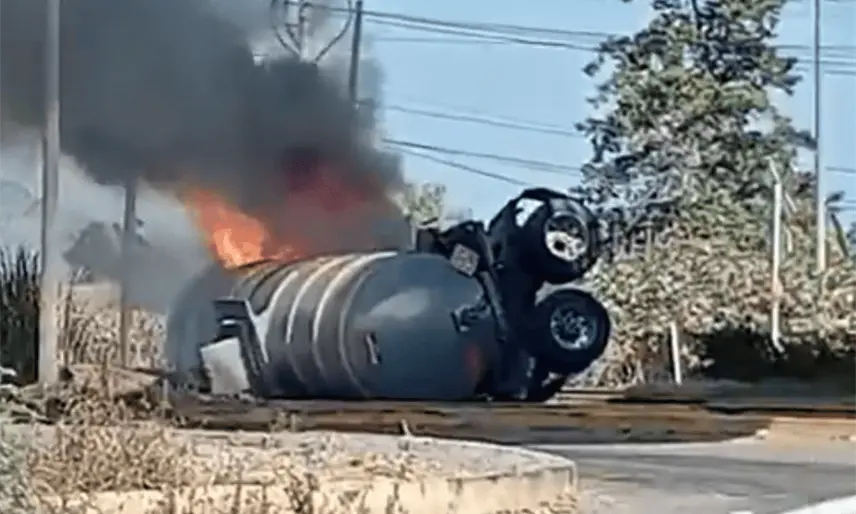 Explota pipa en Hidalgo tras ser impactada por tren