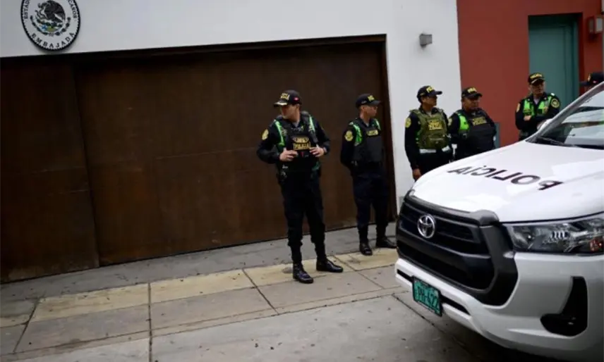 Refuerza Perú vigilancia de embajada mexicana tras orden de prisión contra ex primera ministra