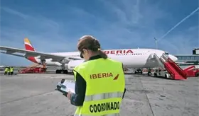 Aerolíneas cancelan vuelos a Venezuela por advertencia de EE. UU. de aumento en la actividad militar