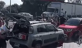 Rapiñan tráiler tras sufrir volcadura en Edomex; conductor resultó herido