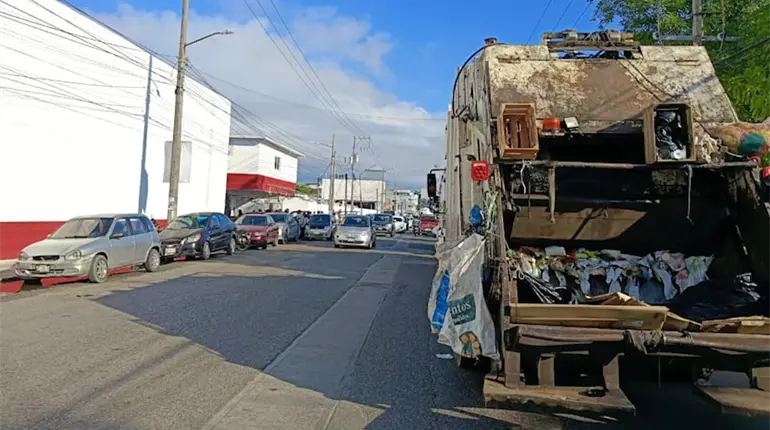 Trabajadores de limpia de Centro realizan paro de servicio
