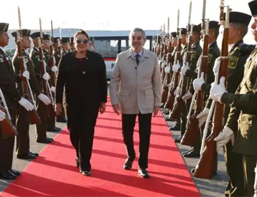 Juan Ramón recibe en México a la presidenta de Honduras