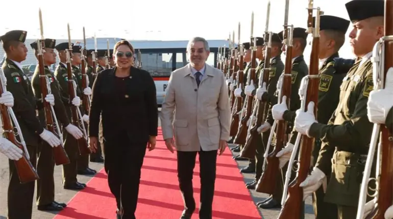 Juan Ramón recibe en México a la presidenta de Honduras