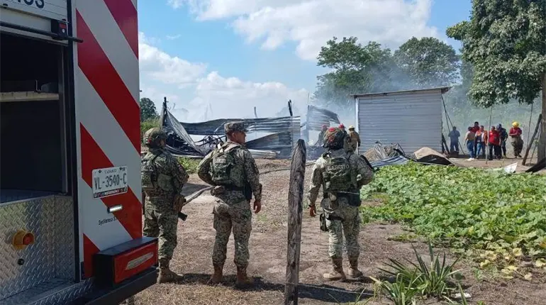 Atienden bomberos incendio de bodega en Nacajuca; presuntamente almacenaba pirotecnia