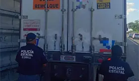 Recuperan autoridades tractocamión con reporte de robo en Centro