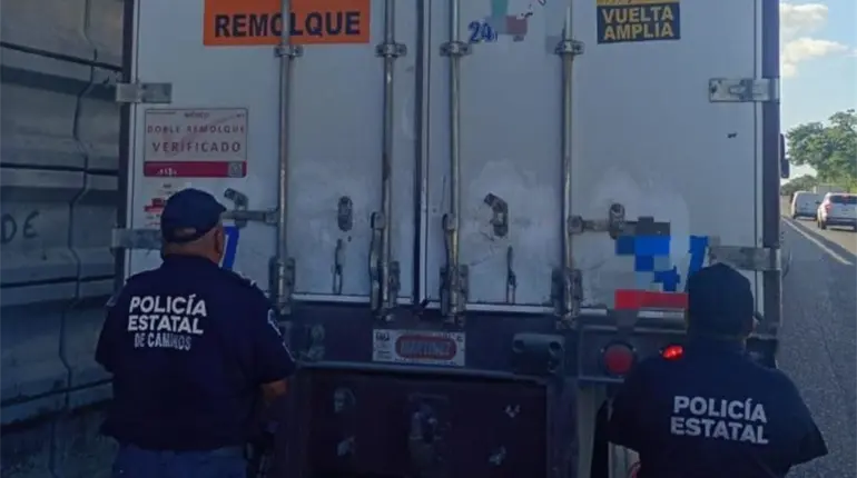 Recuperan autoridades tractocamión con reporte de robo en Centro