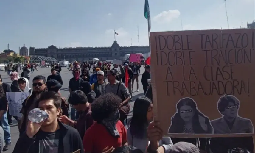 Jóvenes marchan en CDMX para exigir jornada laboral de 40 horas