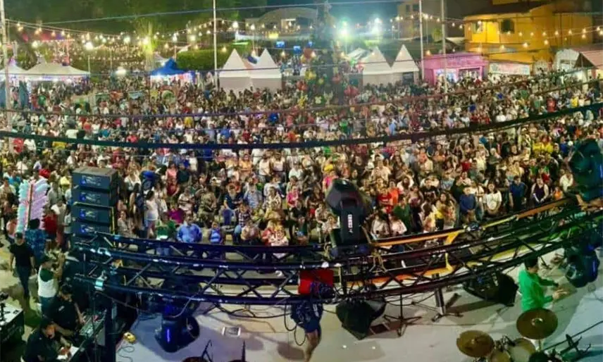 Consuman teapanecos festejo a Fátima Bosch en su parque Central