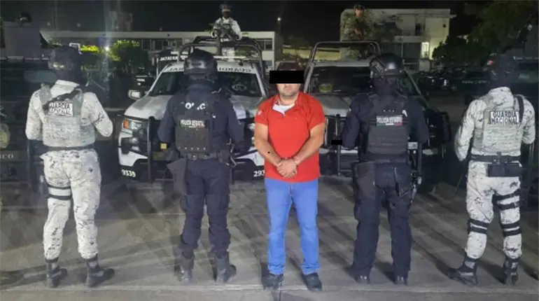 Detienen a hombre manejando taxi en posesión de droga en Centro