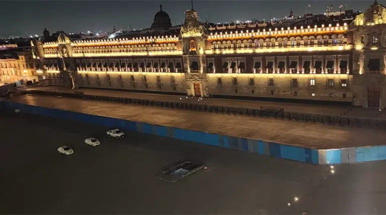 Hoy habrá marcha feminista del 25N; blindan Palacio Nacional con bloques de cemento