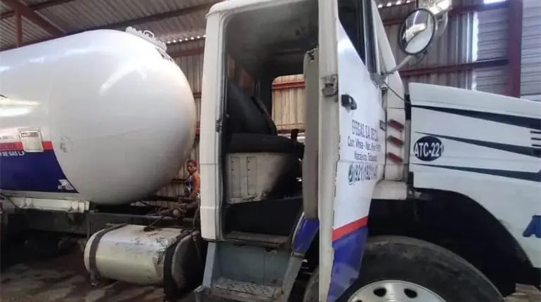 Decomisan más de 3 mil litros de gas L.P. en Huimanguillo