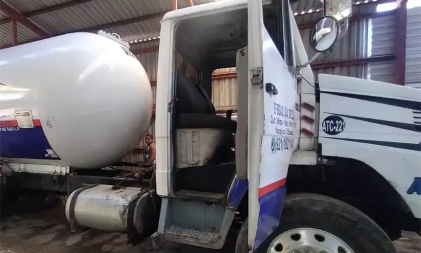 Decomisan más de 3 mil litros de gas L.P. en Huimanguillo