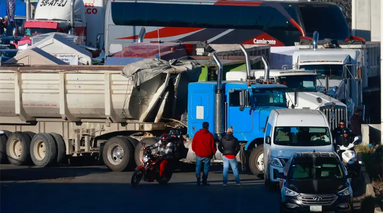 ¡Transportistas y productores paralizan el país! Bloquean más de 40 carreteras