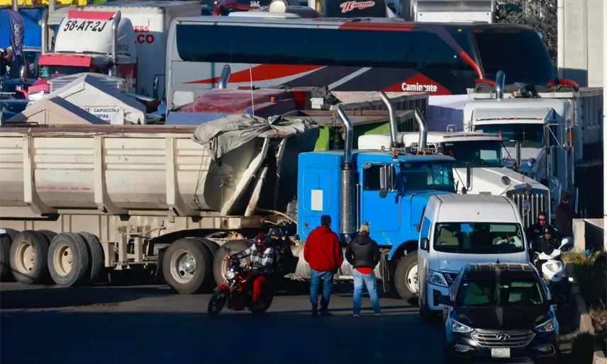 ¡Transportistas y productores paralizan el país! Bloquean más de 40 carreteras